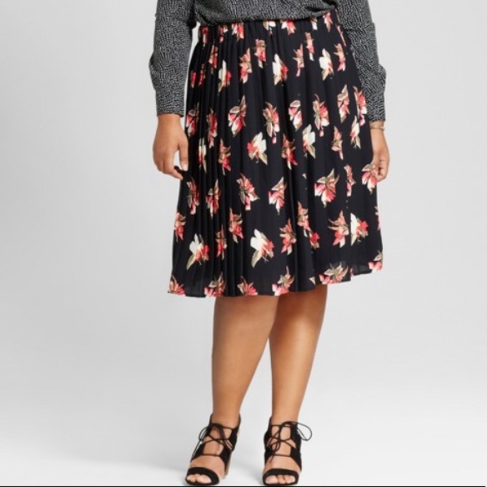Ava & Liv Blue Floral Pleated Plus Size Skirt - Picture 2 of 4